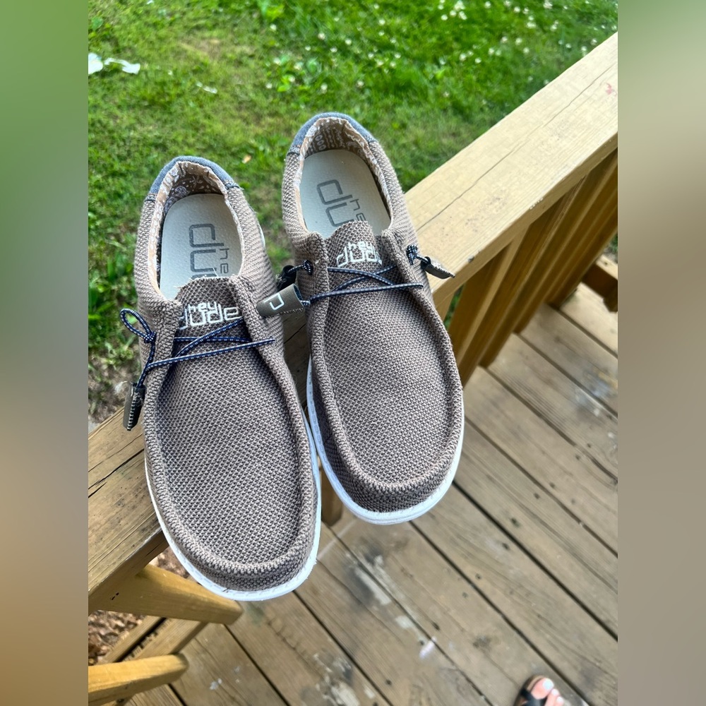 Men’s size 10 Hey Dudes